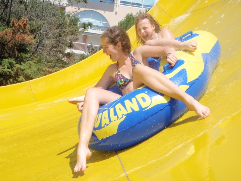 Village Camps International Summer Camp Ard&egrave;che, France 2019-07-26 https://www.villagecamps.com/journals_admin/images/20-10-Sabrina and Maria love The Wave.jpg